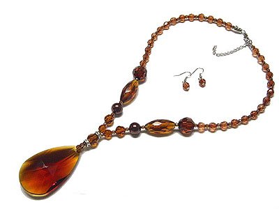 Beautiufl Brown Glass Tear Drop Necklace and Earring Set