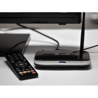 Q7 Android 4.4 TV Box 8GB internal memory SD card and 1080p support