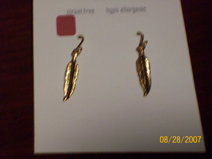Golgtone feather Errings