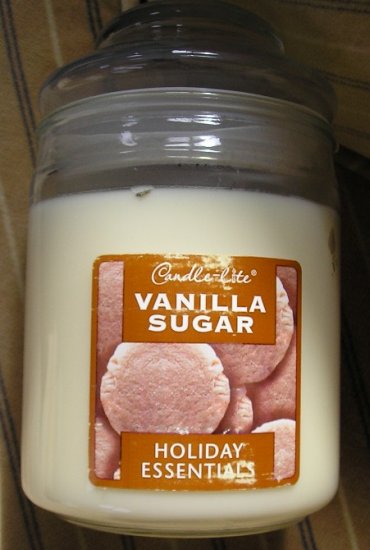 NEW Holiday Essentials Vanilla Sugar Scented Jar Candle 20 oz Candle