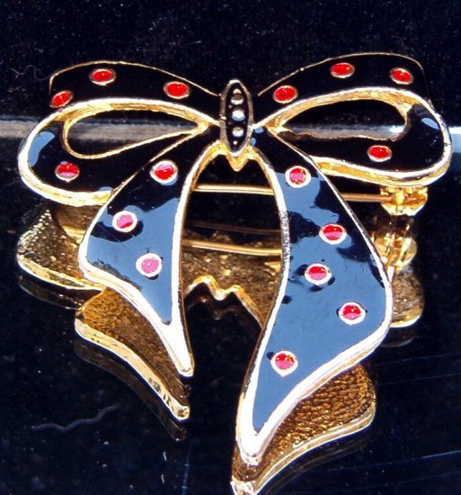 VINTAGE BLACK & RED ENAMEL BOW BROOCH (WW2)