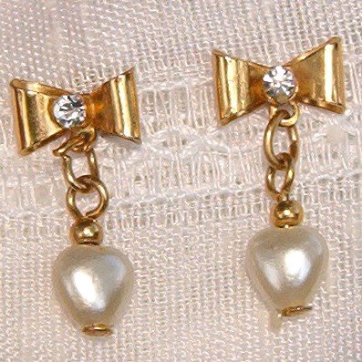VINTAGE FAUX PEARL & RHINESTONE HEART EARRINGS (E164)