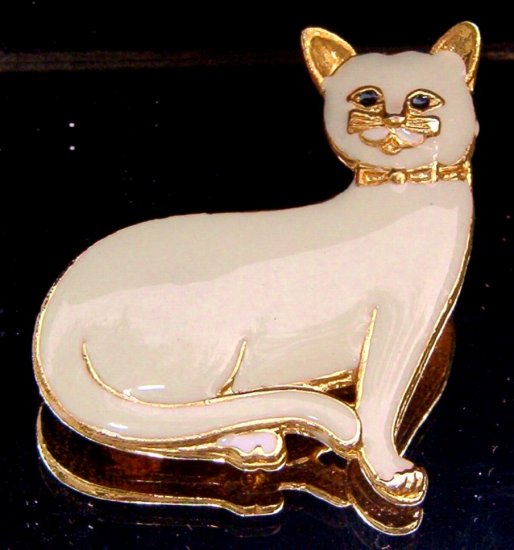 VINTAGE ENAMEL CAT BROOCH (FIG11)