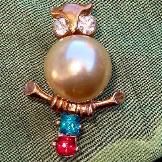ANTIQUE PEARL BELLY OWL PIN (FIG4)