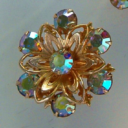 VINTAGE CRYSTAL AURORA BOREALIS EARRINGS (FF64)