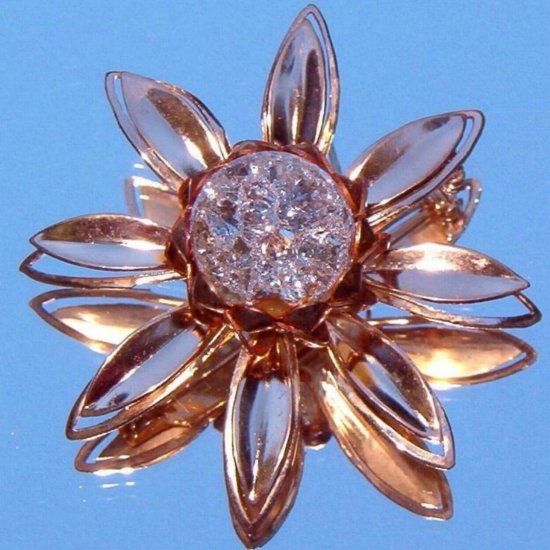 ANTIQUE CRACKLE GLASS FLOWER BROOCH (FF7)