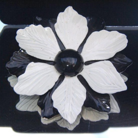 VINTAGE 1960s OP ART FLOWER BROOCH (FF2)