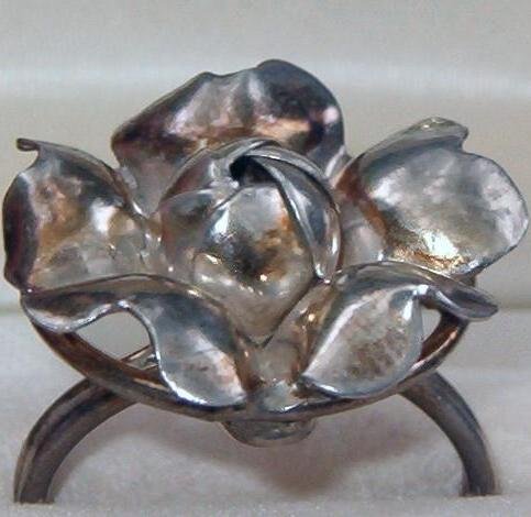 ANTIQUE SILVER FLORAL RING (R18)