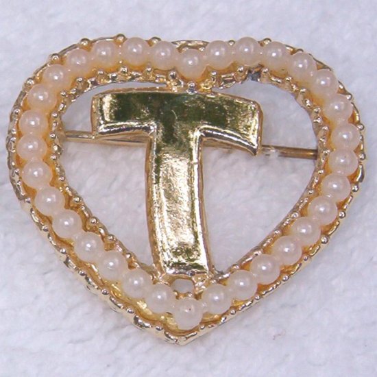 VINTAGE INITIAL "T" HEART BROOCH (IN2)