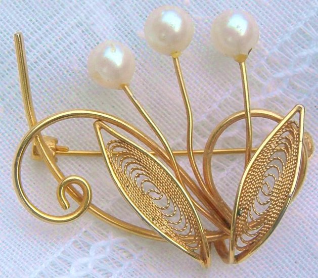 VINTAGE FAUX PEARL FLORAL BROOCH (PRL2)