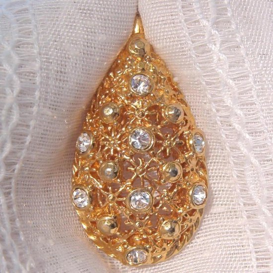 BARRERA FOR AVON RHINESTONE PENDANT (DES142)