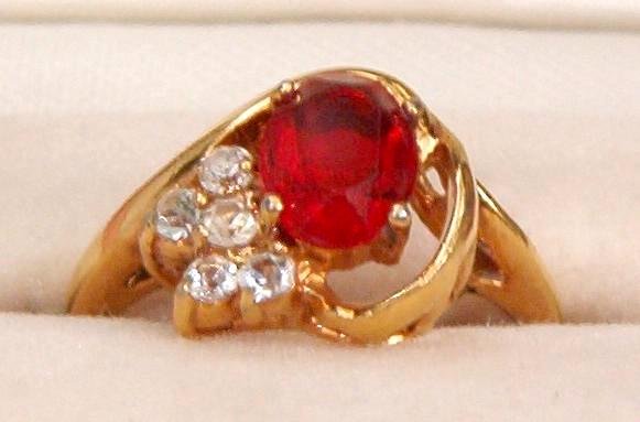 GLASS RUBY COCKTAIL RING SZ. 6 3/4 (R25)