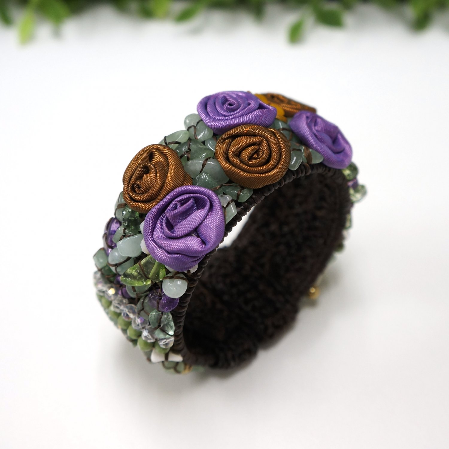 Flower bangle with chip stone and crystal bead