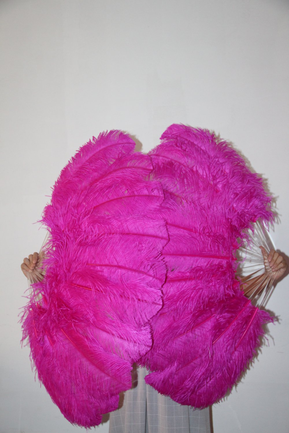 A pair Hot Pink Single-layer large Ostrich Feather fan 24"x41" burlesque dancer