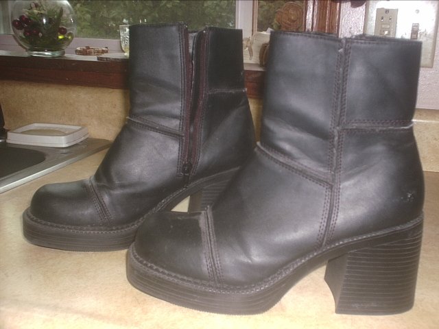 Women's Soho Black Winter Boots Size 81/2 ~NEW