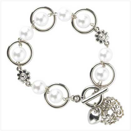 PEARL BRACELET WITH HEART CHARM