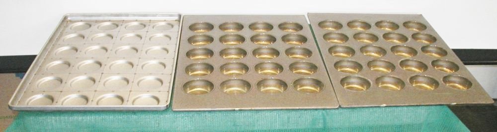 CHICAGO METALLIC 20 PLC. Comm. Muffin C Cake Baking Pan + 1 American Cover FULL