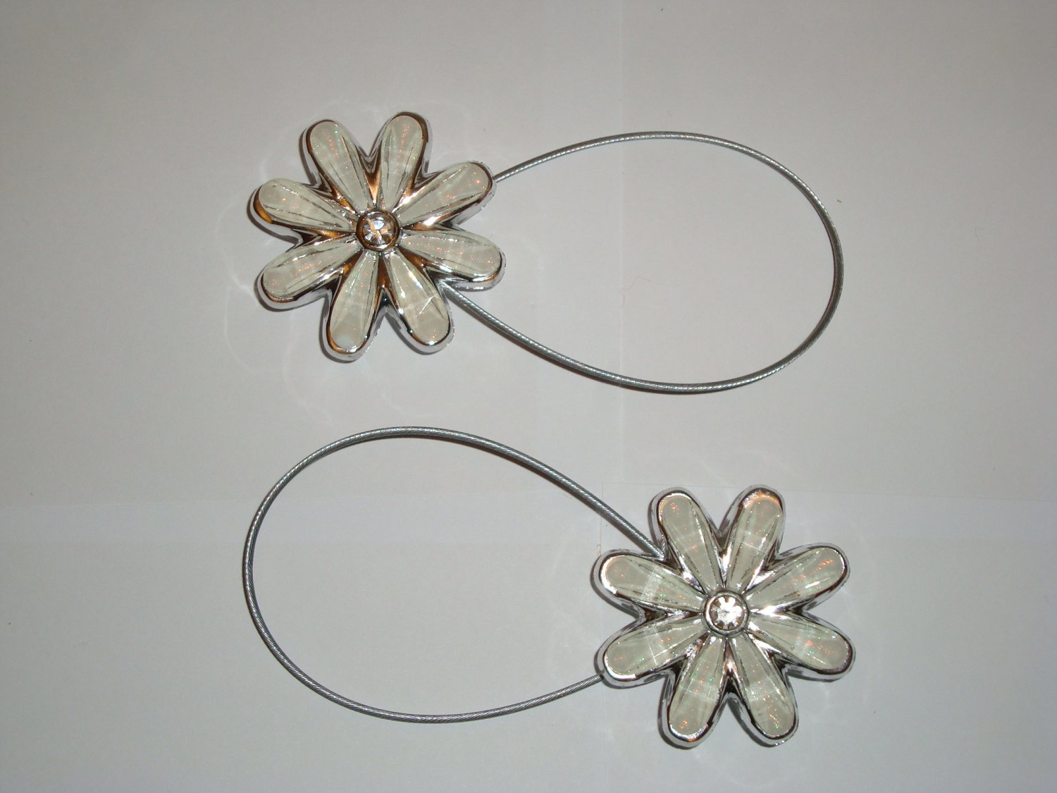 Flower Pearl Crystal Magnetic Tiebacks Curtain Buckle Europe Set of 2