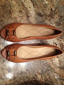 NWOB Michelle D Leather Upper Wedge Heels Shoes Size 10