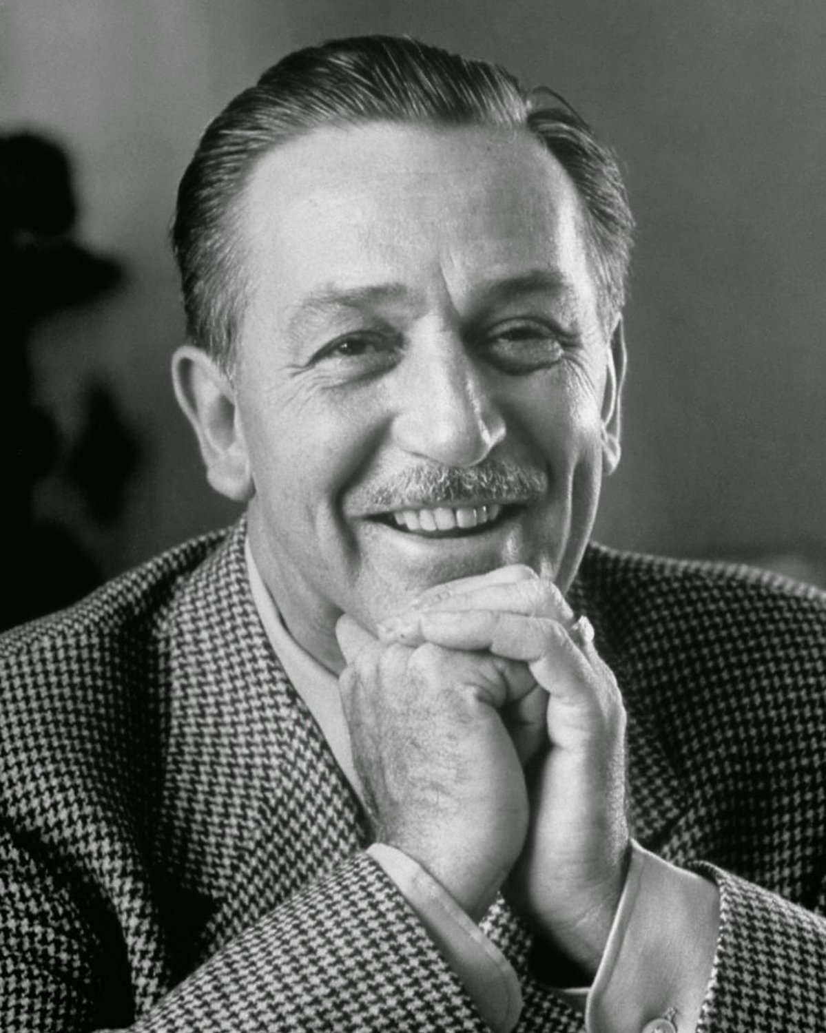 WALT DISNEY - 8X10 PUBLICITY PHOTO (BB-716)