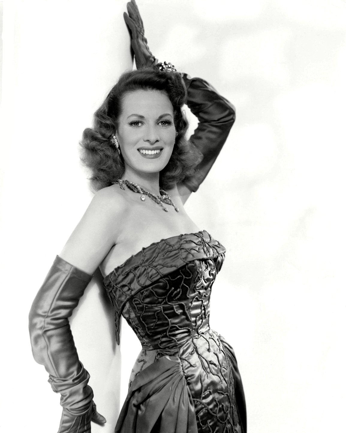 MAUREEN O'HARA IN 'FIRE OVER AFRICA' (MALAGA) - 8X10 PUBLICITY PHOTO (ZY-006)