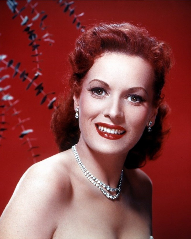 MAUREEN O'HARA LEGENDARY FILM ACTRESS - 8X10 PUBLICITY PHOTO (ZY-065)