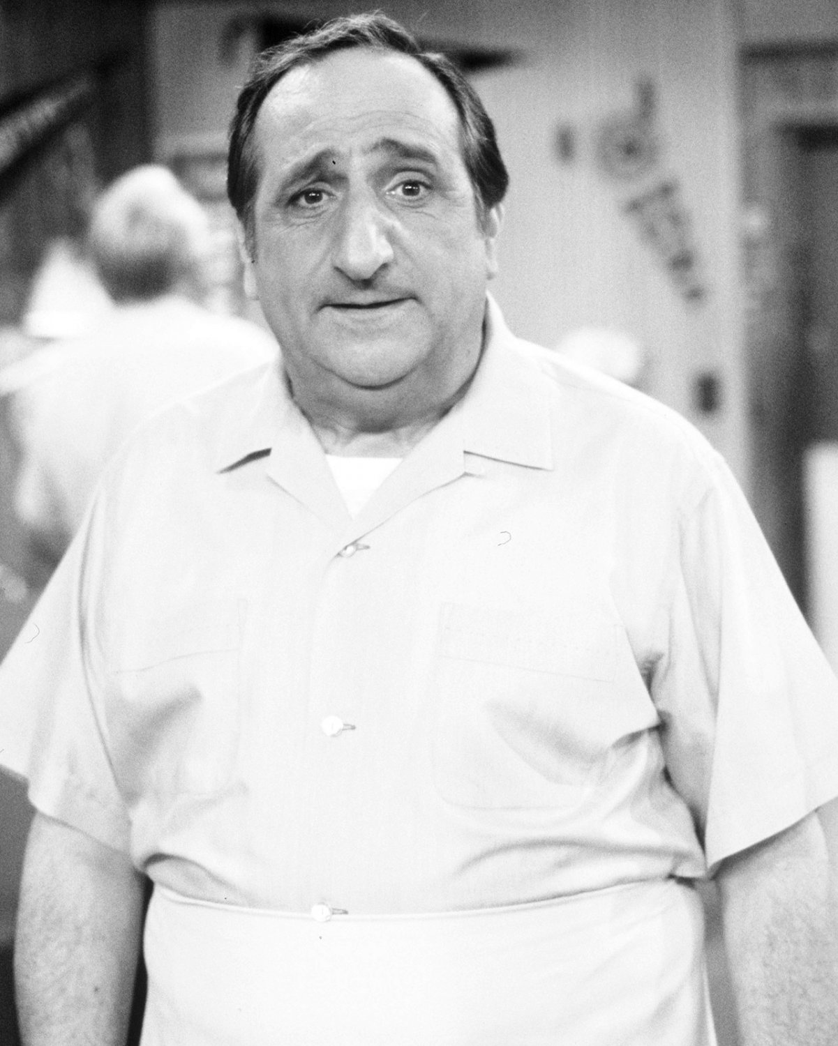 AL MOLINARO IN 'HAPPY DAYS' AS "AL DELVECCHIO" - 8X10 PUBLICITY PHOTO (ZY-096)