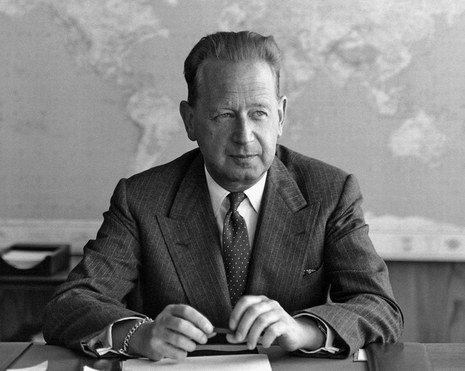 DAG HAMMARSKJOLD UNITED NATIONS SECRETARY GENERAL - 8X10 PHOTO (DA-214)