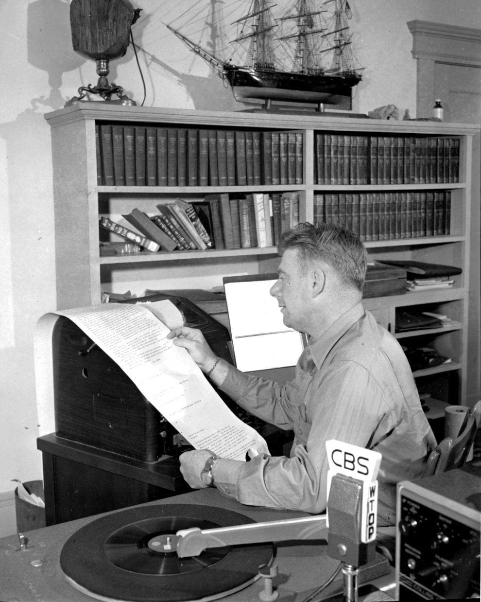 ARTHUR GODFREY - 8X10 PUBLICITY PHOTO (CC-000)