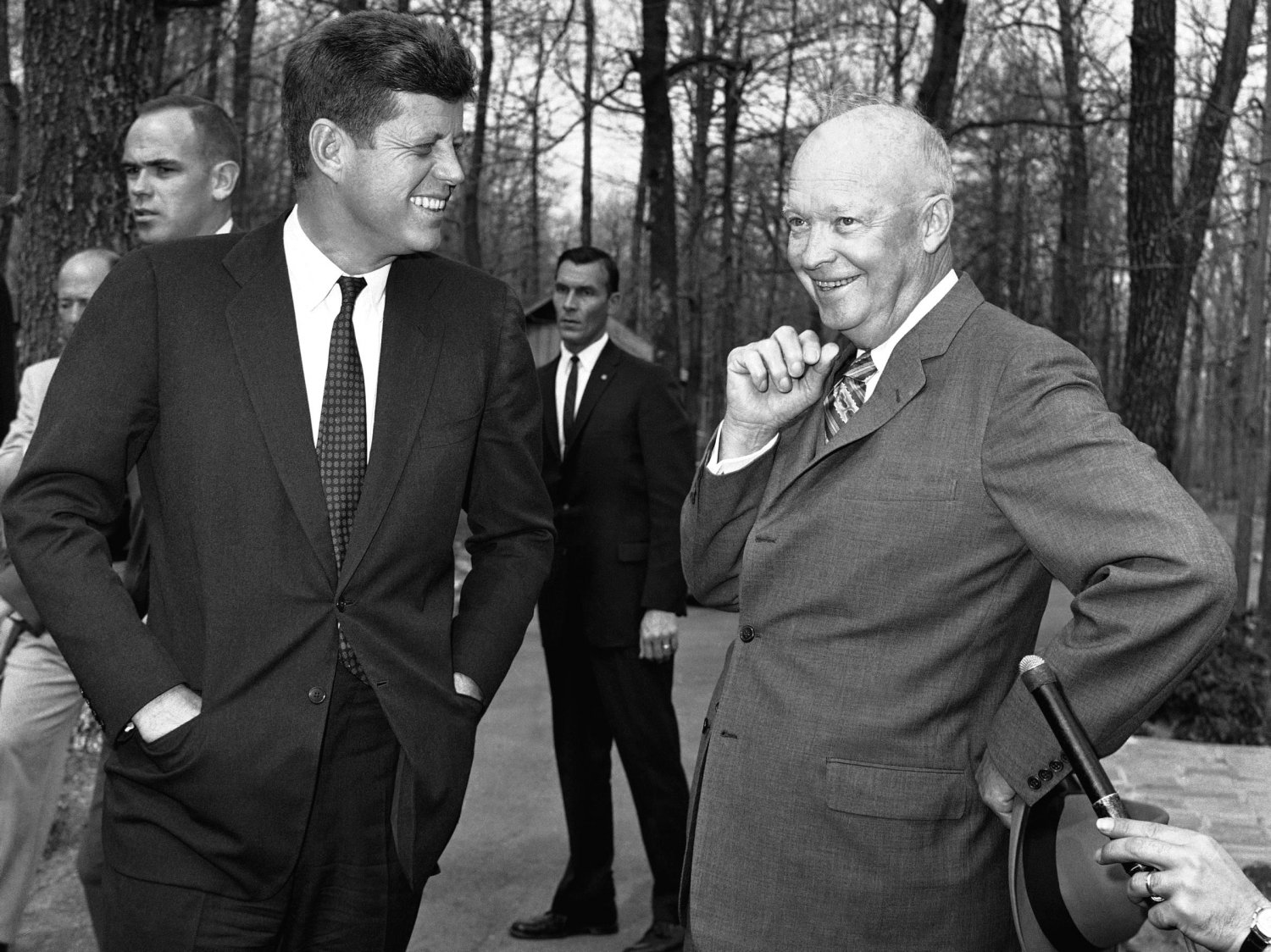 PRESIDENTS JOHN F. KENNEDY & DWIGHT D. EISENHOWER CAMP DAVID 8X10 PHOTO (CC-029)