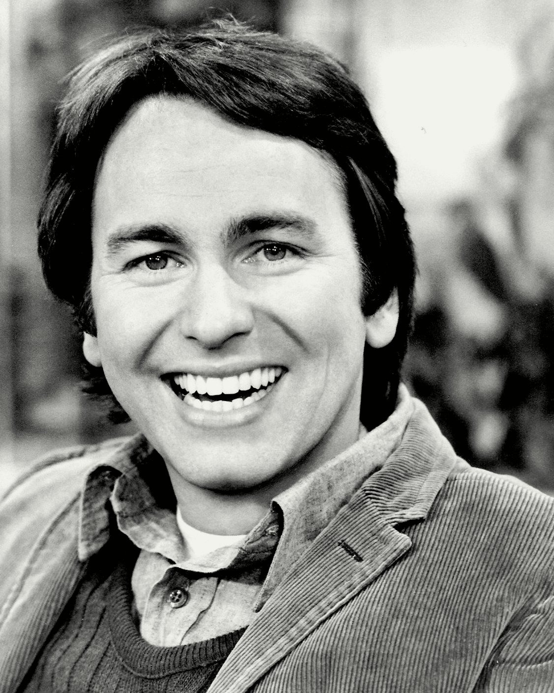 JOHN RITTER TELEVISION ACTOR 'THREE'S COMPANY' - 8X10 PUBLICITY PHOTO (BB-918)