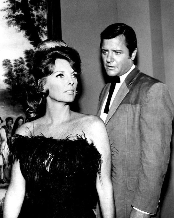 RICHARD LONG AND JULIE LONDON IN 'THE BIG VALLEY' 8X10 PUBLICITY PHOTO (BB-938)