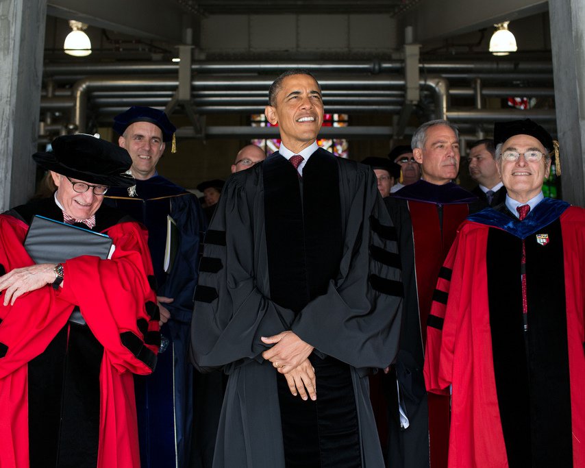 PRES BARACK OBAMA BEFORE COMMENCEMENT SPEECH AT OHIO STATE - 8X10 PHOTO (CC-061)