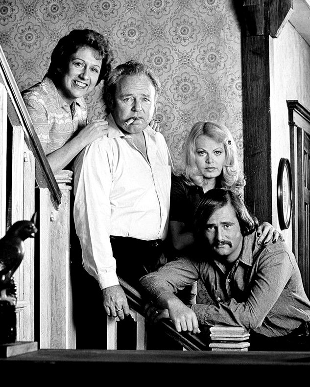 'ALL IN THE FAMILY' CAST OF THE CBS TV SITCOM - 8X10 PUBLICITY PHOTO (CC-066)