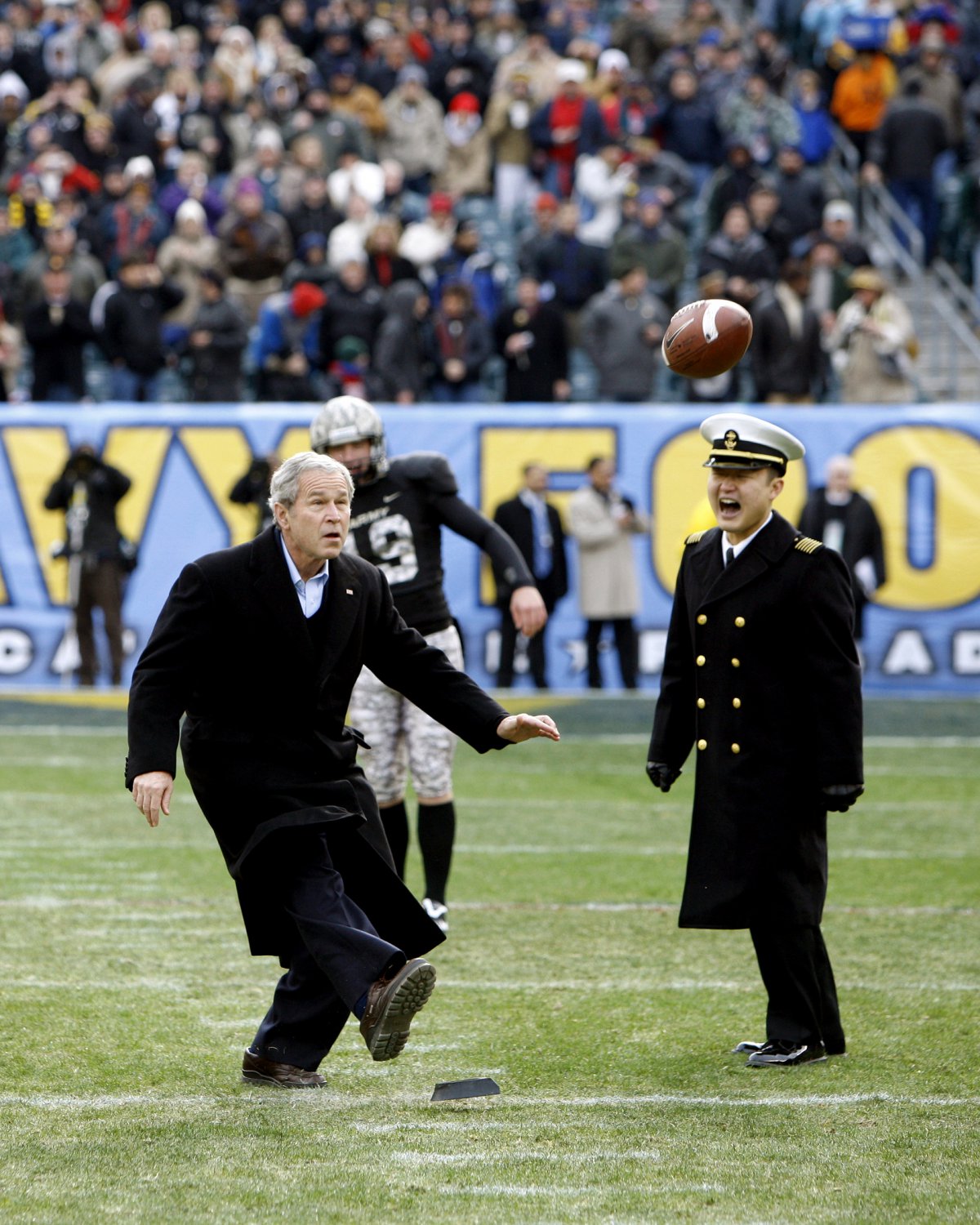 GEORGE W. BUSH KICKS FOOTBALL AT THE 2008 ARMY-NAVY GAME - 8X10 PHOTO (BB-953)