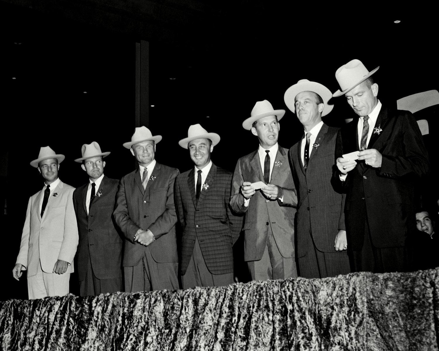 HOUSTON WELCOMES THE ORIGINAL SEVEN MERCURY ASTRONAUTS 8X10 NASA PHOTO (BB-959)