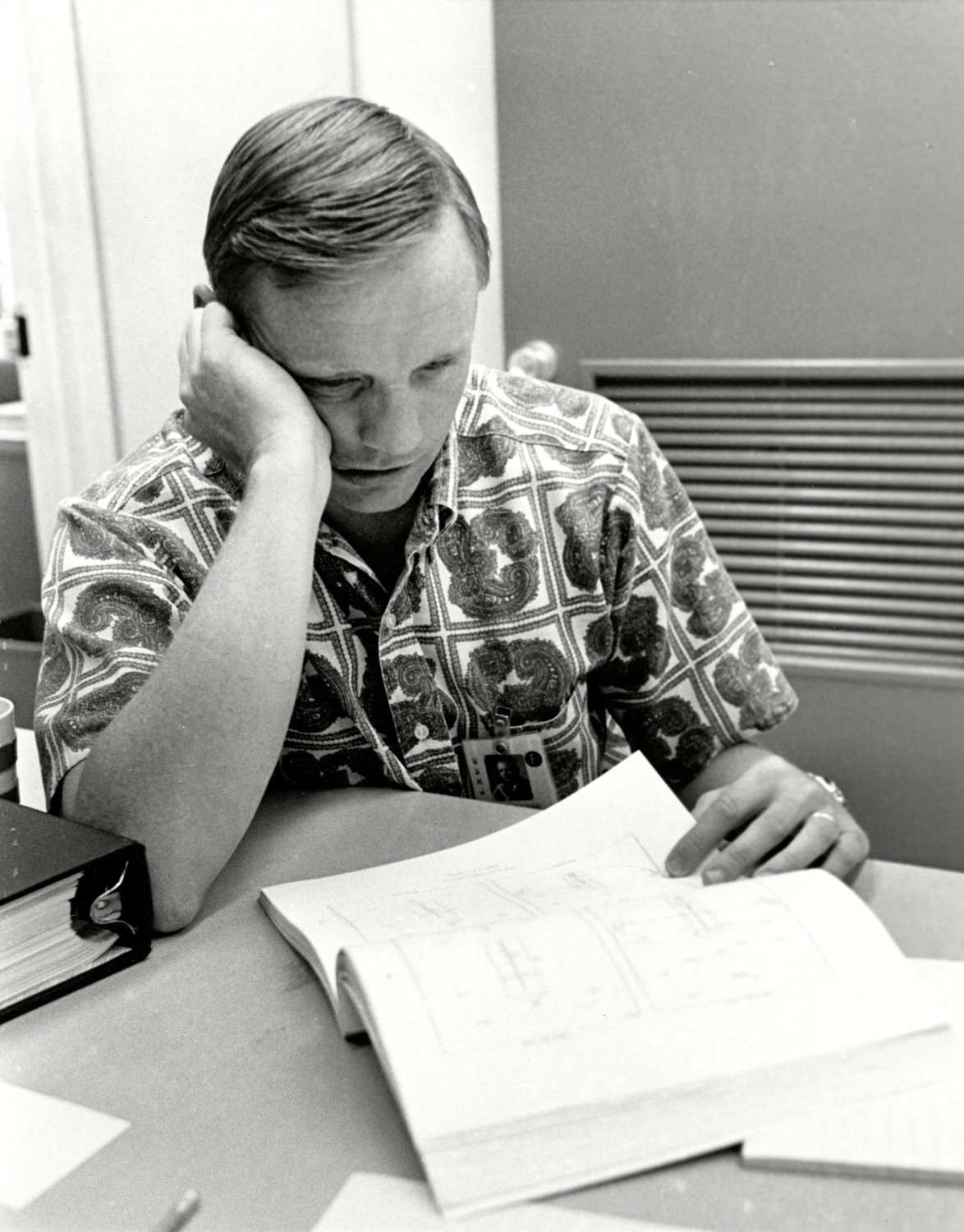 ASTRONAUT NEIL ARMSTRONG REVIEWS APOLLO 11 FLIGHT PLAN 8X10 NASA PHOTO (BB-974)