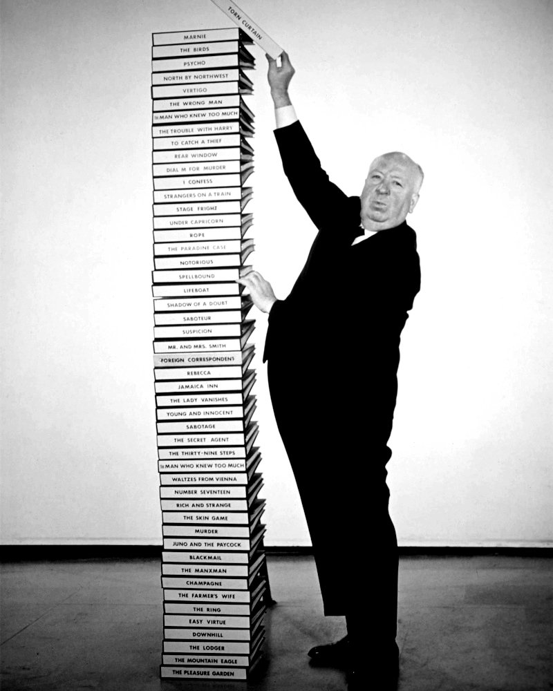 ALFRED HITCHCOCK DIRECTS 50th FILM 'TORN CURTAIN' 8X10 PUBLICITY PHOTO (DD-003)