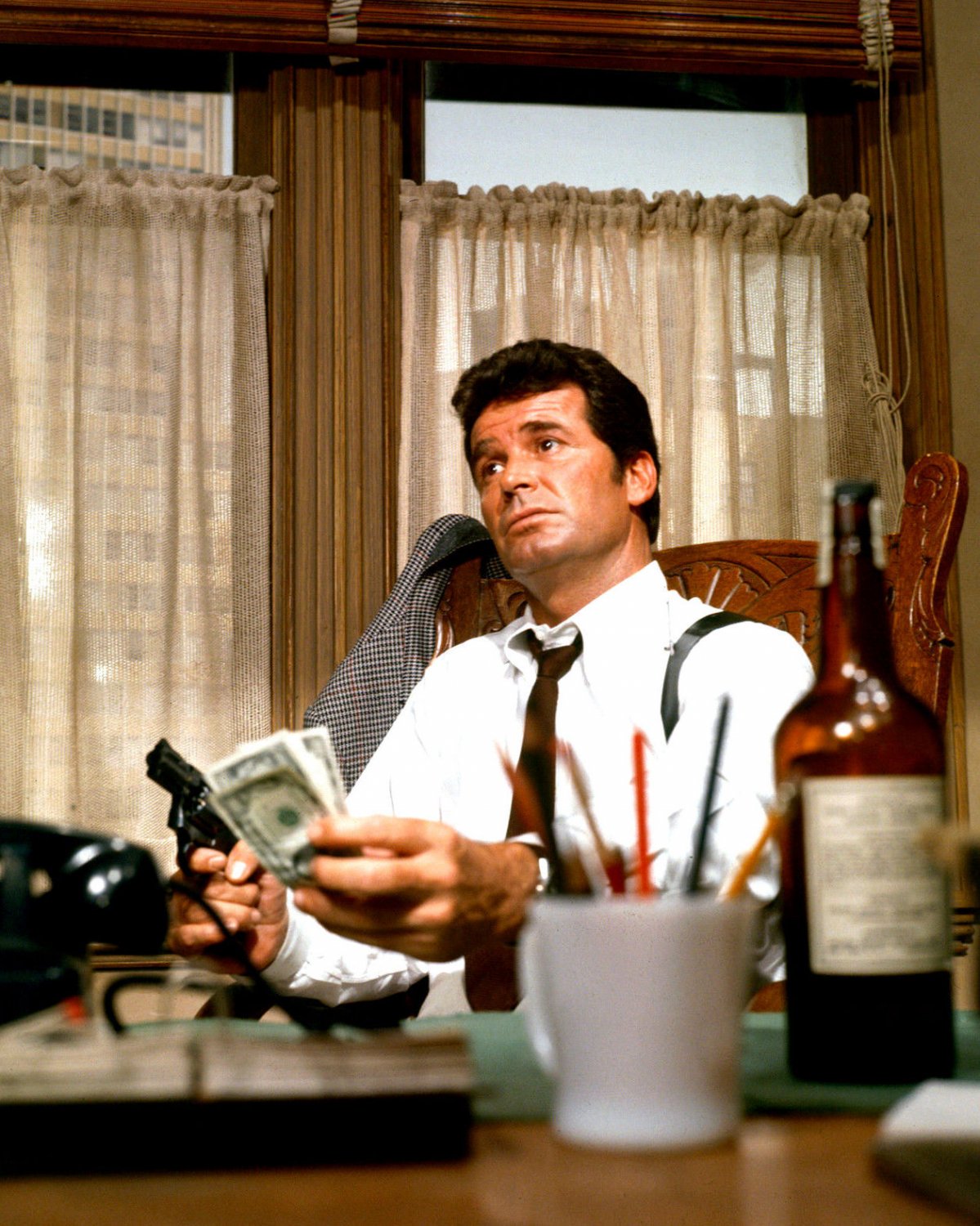 JAMES GARNER IN NBC TV SHOW 'THE ROCKFORD FILES' - 8X10 PUBLICITY PHOTO (DD-006)