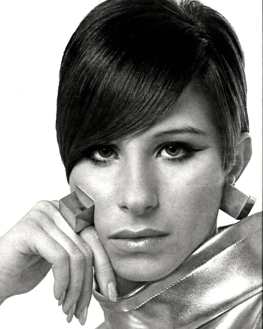 BARBRA STREISAND LEGENDARY ENTERTAINER - 8X10 PUBLICITY PHOTO (CC-102)
