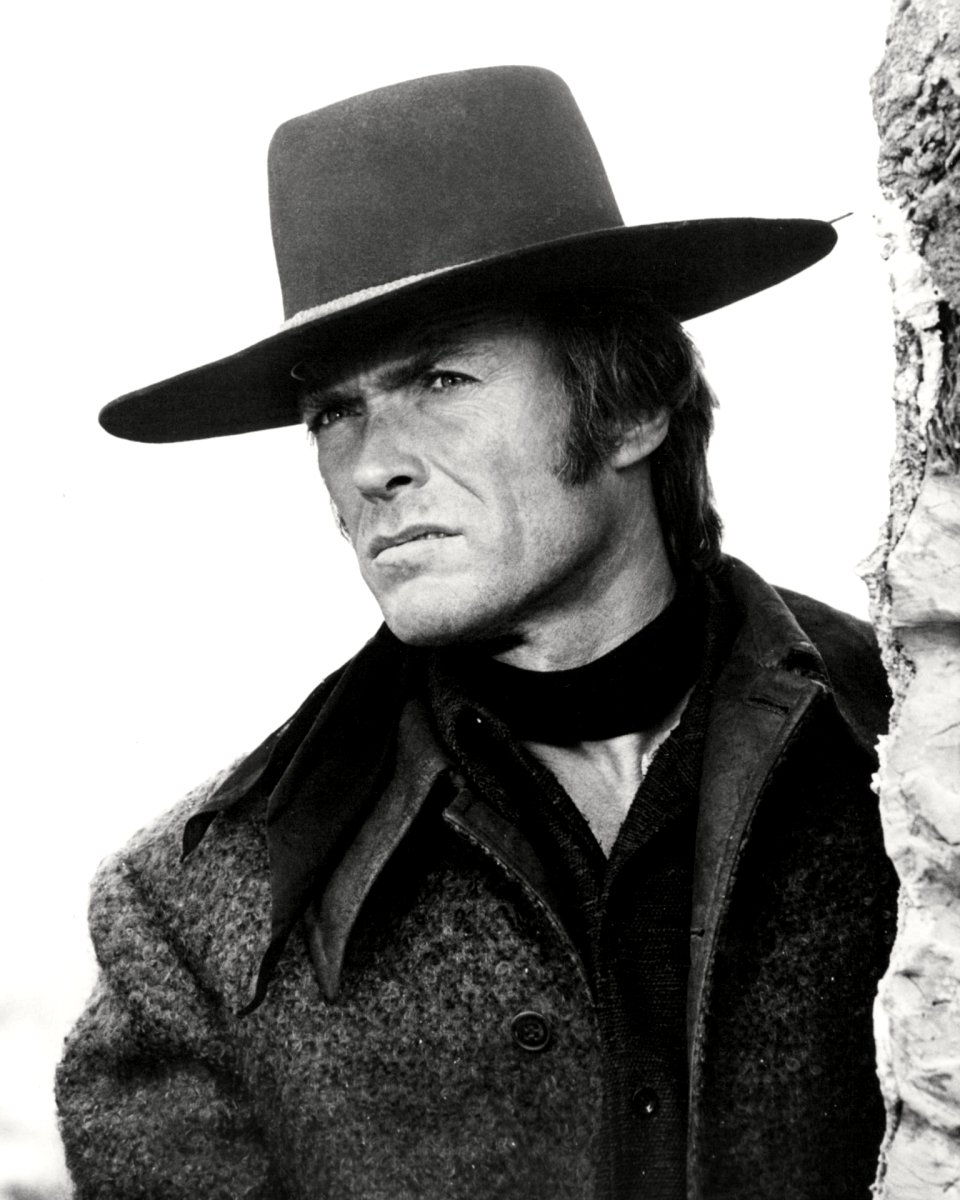 CLINT EASTWOOD IN THE FILM 'JOE KIDD' - 8X10 PUBLICITY PHOTO (DD-028)