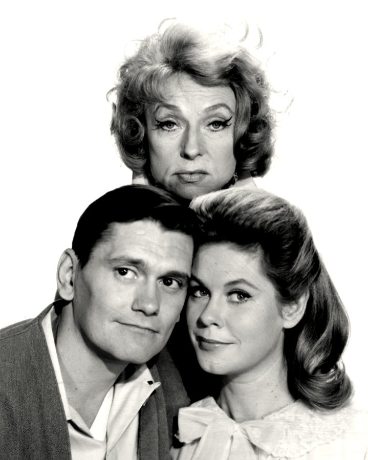 'BEWITCHED' CAST FROM THE PREMIER EPISODE IN 1964 8X10 PUBLICITY PHOTO (ZZ-486)