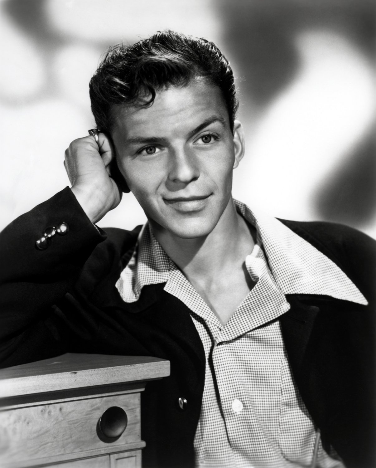 FRANK SINATRA ENTERTAINMENT LEGEND- 8X10 EARLY PUBLICITY PHOTO (EP-745)