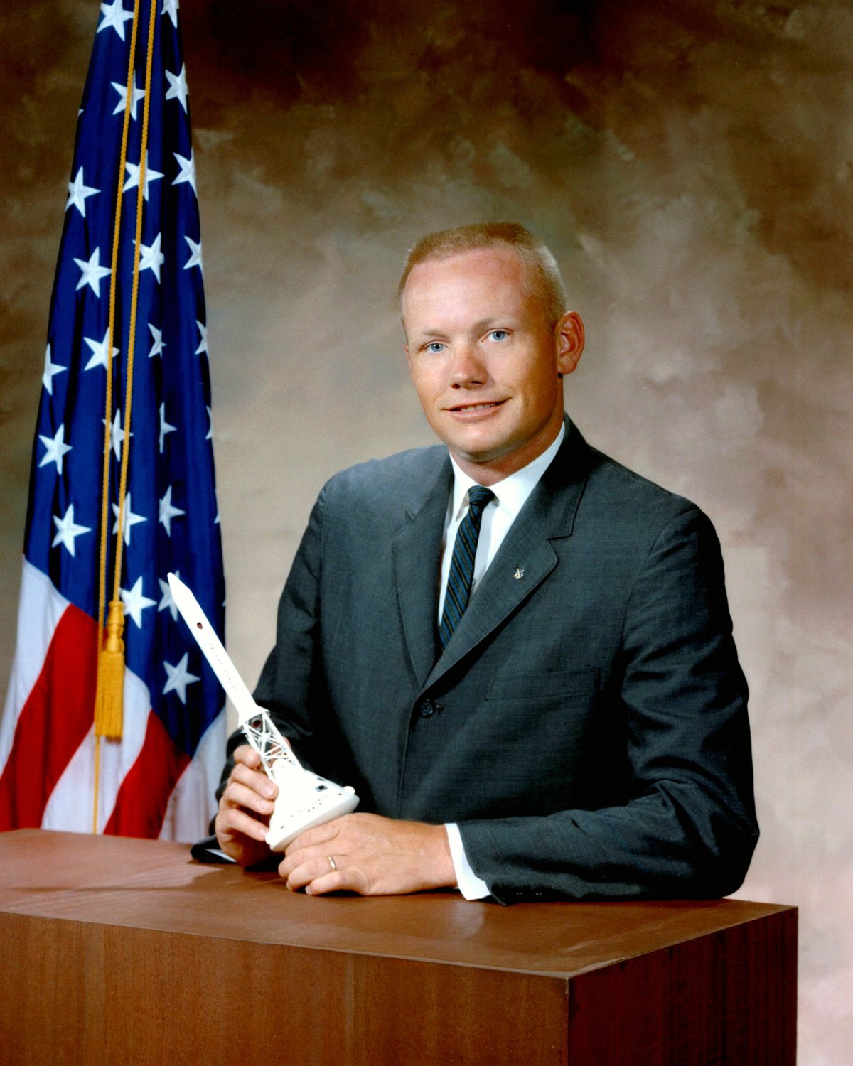 ASTRONAUT NEIL ARMSTRONG IN 1964 - 8X10 NASA PHOTO (DD-055)
