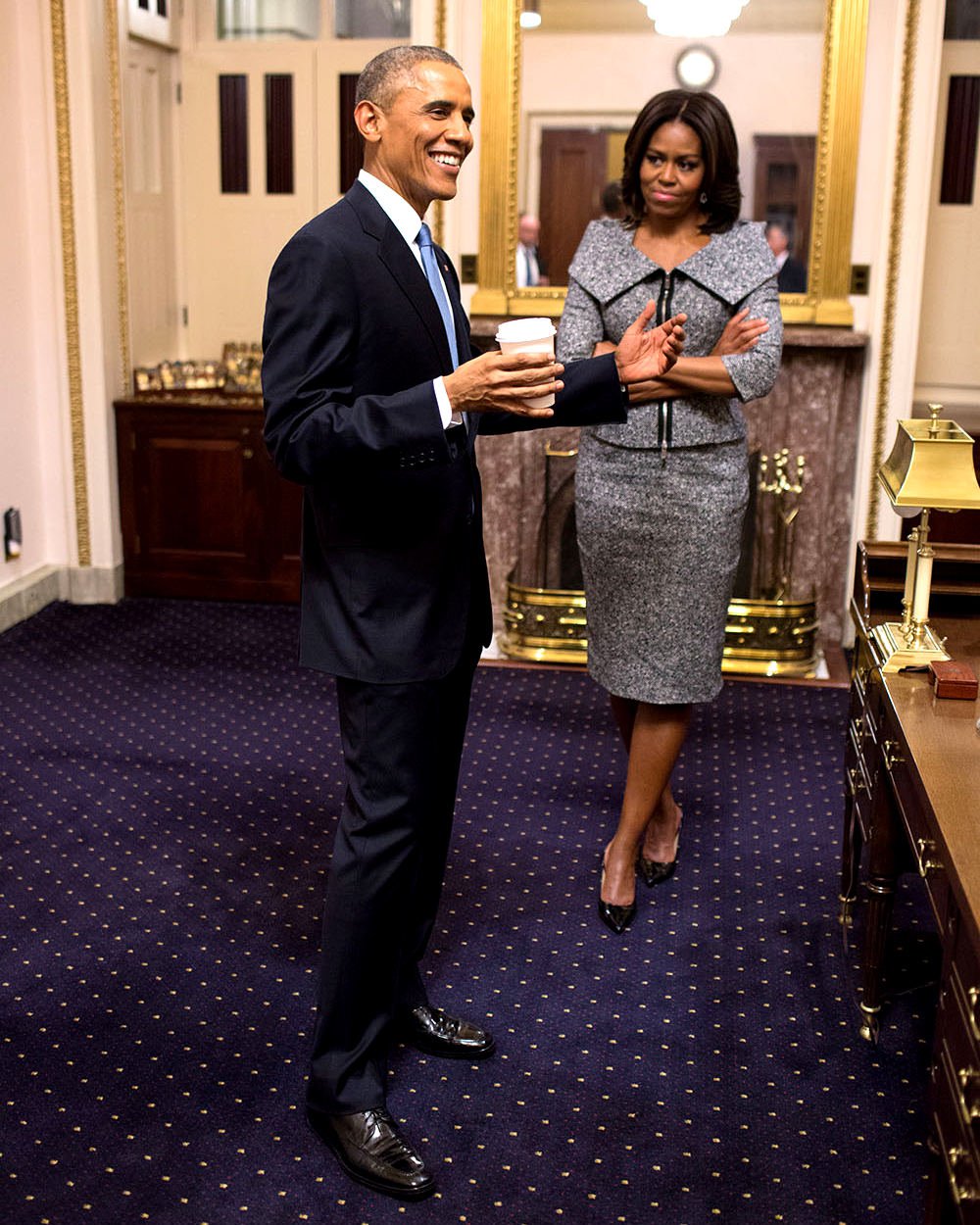PRESIDENT BARACK OBAMA w/ MICHELLE AFTER STATE OF THE UNION 8X10 PHOTO (DD-064)