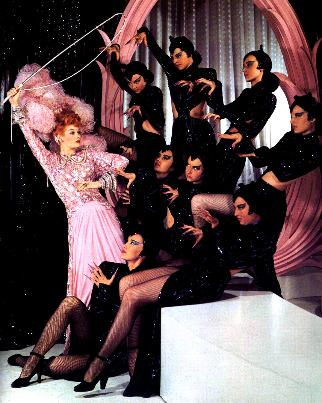 LUCILLE BALL IN MUSICAL COMEDY 'ZIEGFELD FOLLIES' 8X10 PUBLICITY PHOTO (DD-066)