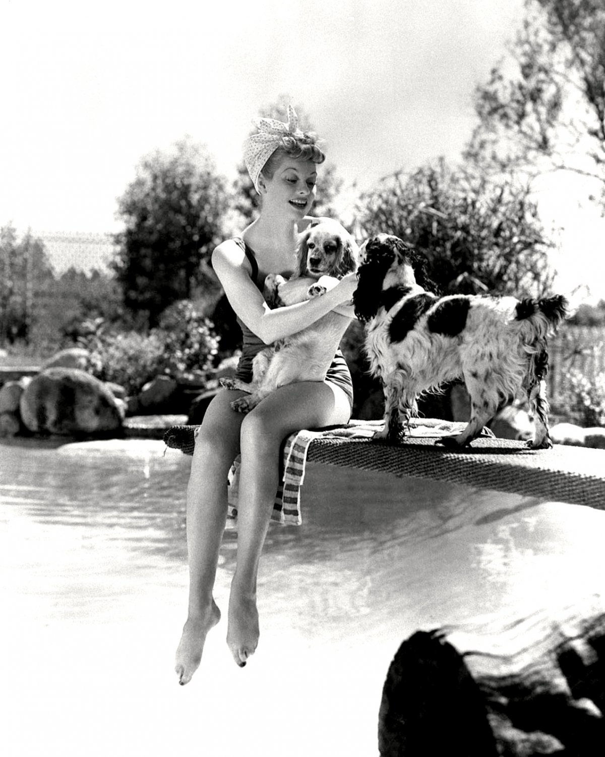 LUCILLE BALL LEGENDARY ENTERTAINER - 8X10 PUBLICITY PHOTO (DD-097)
