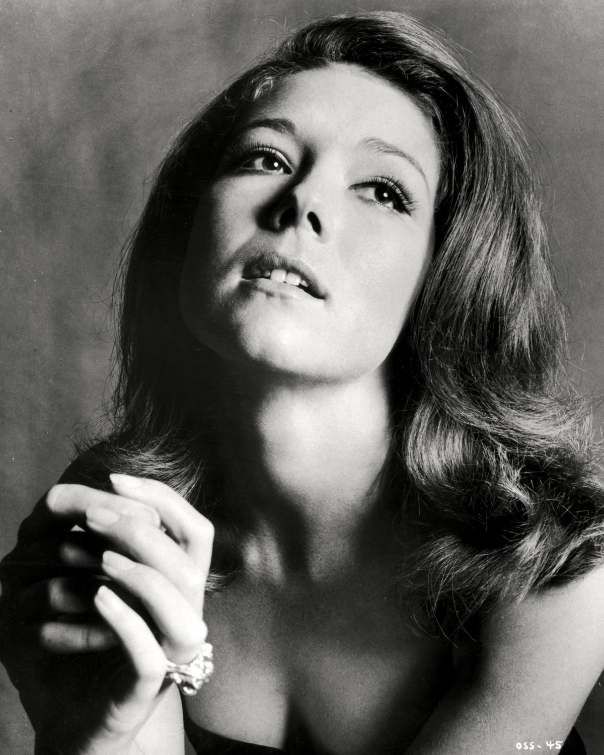 DIANA RIGG ENGLISH ACTRESS - 8X10 PUBLICITY PHOTO (DD-100)