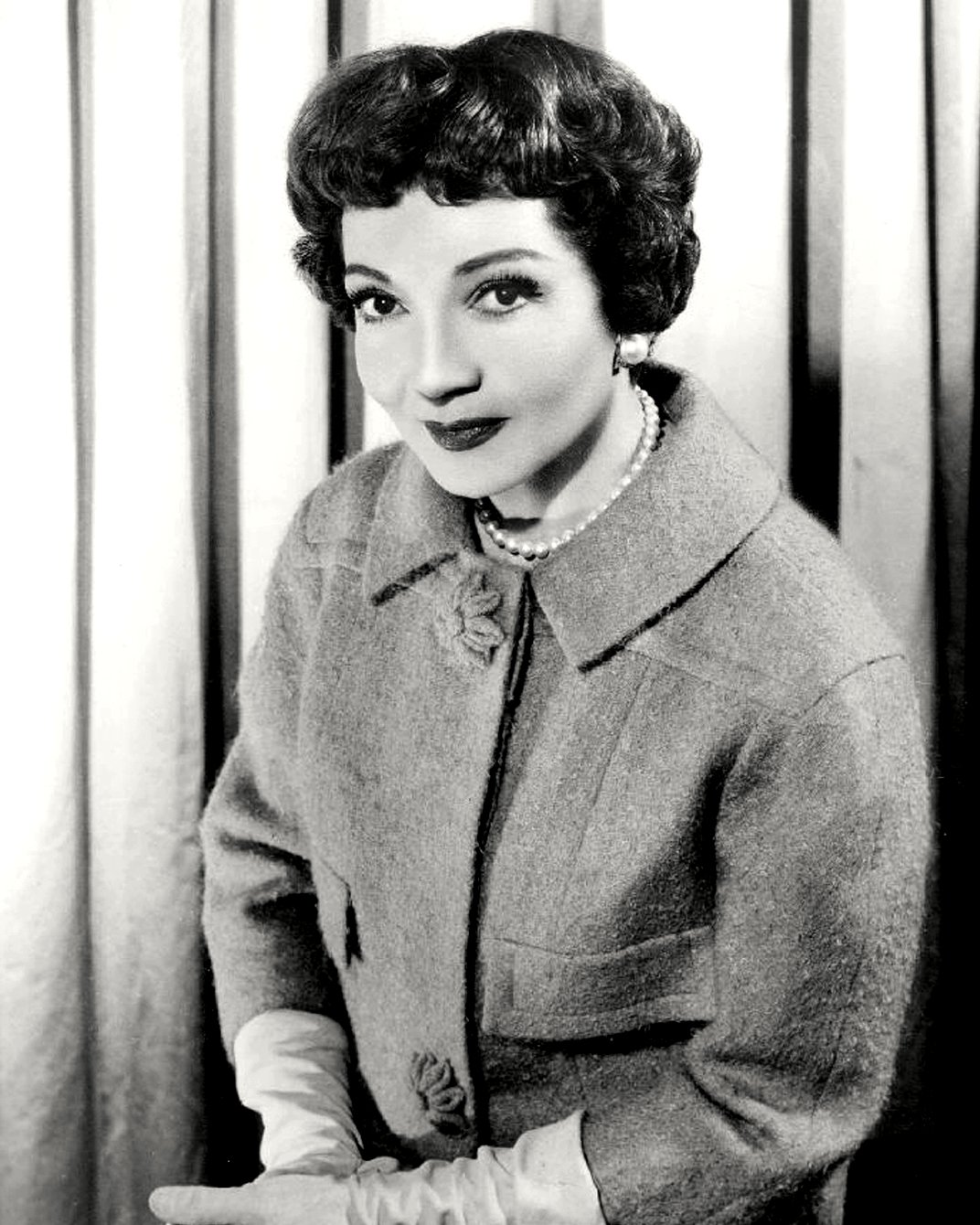 CLAUDETTE COLBERT LEGENDARY ACTRESS - 8X10 PUBLICITY PHOTO (BB-409)