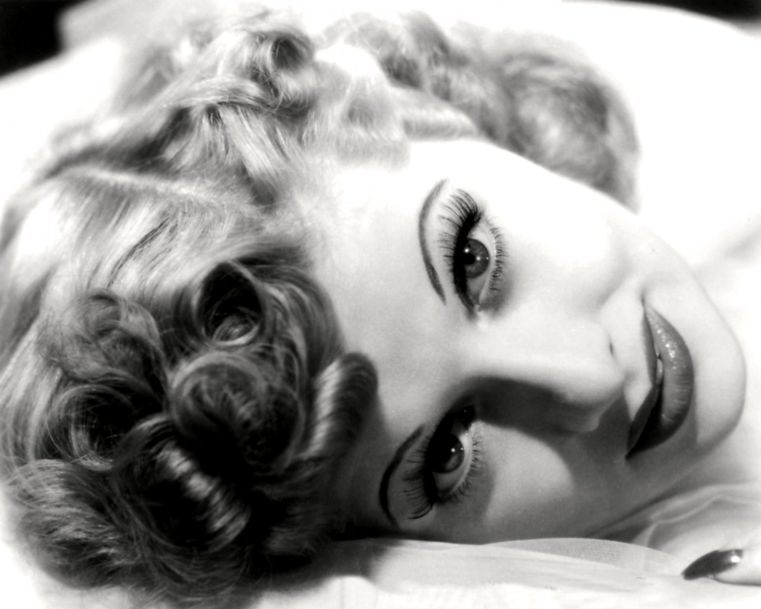 LUCILLE BALL TELEVISION AND FILM ACTRESS - 8X10 RARE PUBLICITY PHOTO (DD-102)